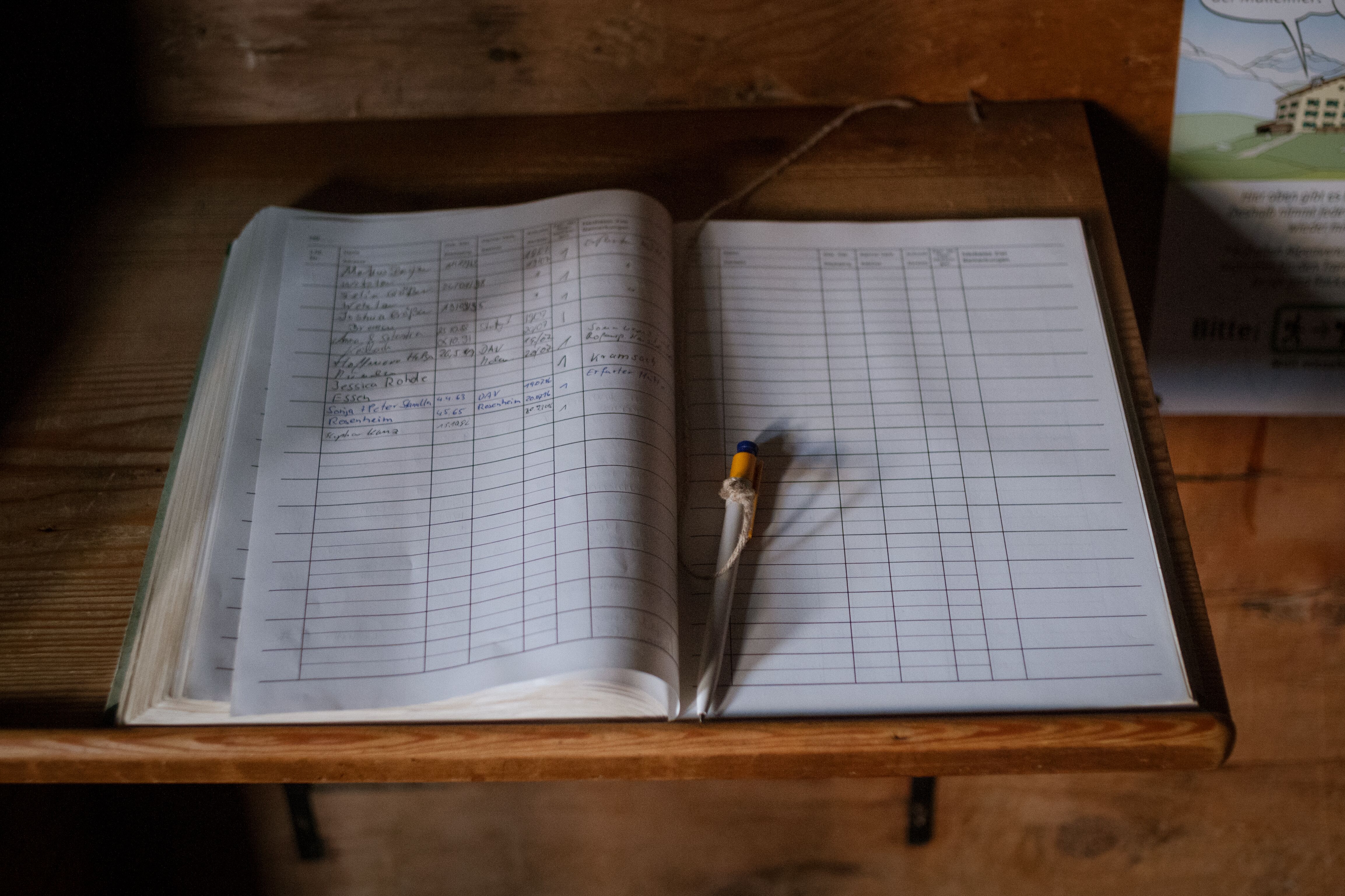 Hüttenbuch mit Stift