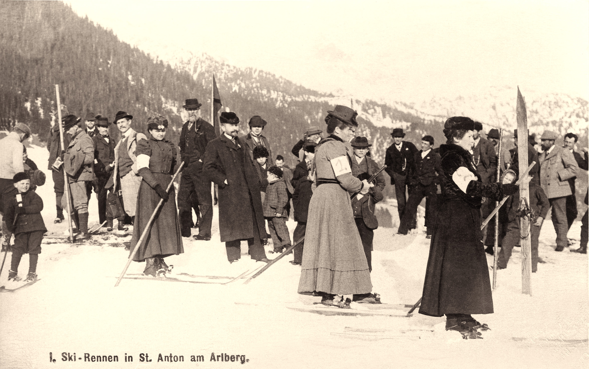 Old picture of a women's ski race