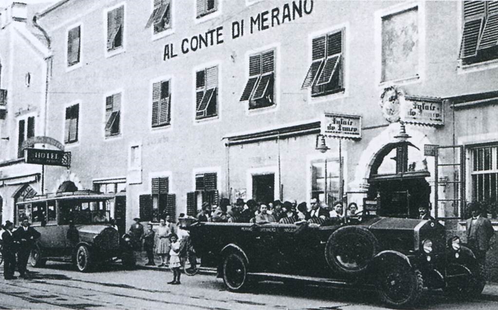 Altes Auto vor Südtirol