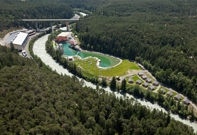 Area 47 von oben, Blick auf den Badesee