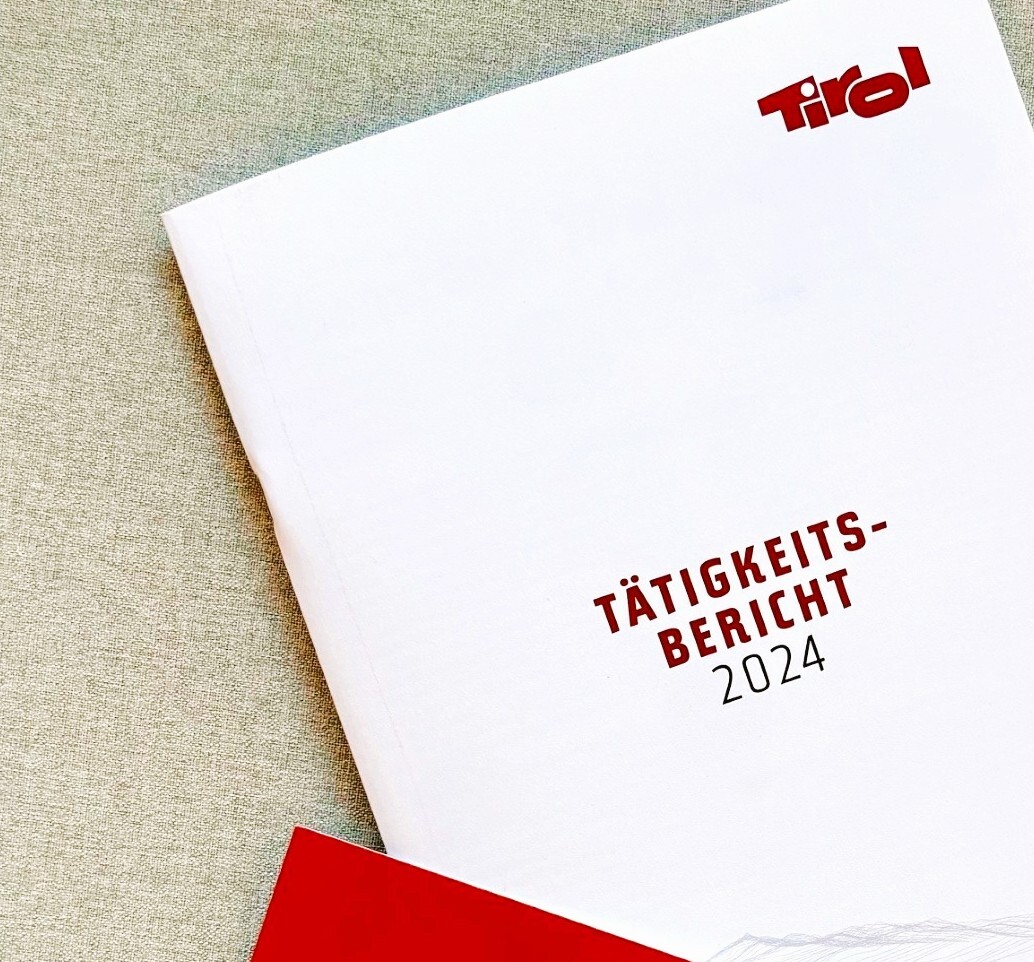 Cover Geschäftsbericht